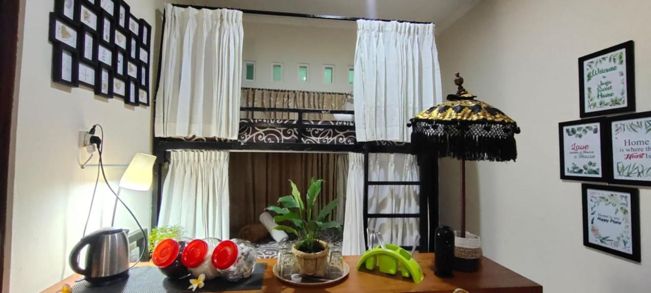 Coliving Jogja Sweet Home Kost Lengkap Di Jogjakarta Exterior photo